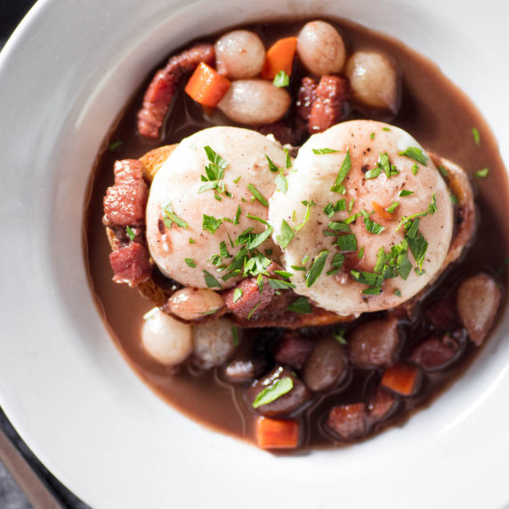Eggs en Meurette (Poached Eggs in Red Wine Sauce)