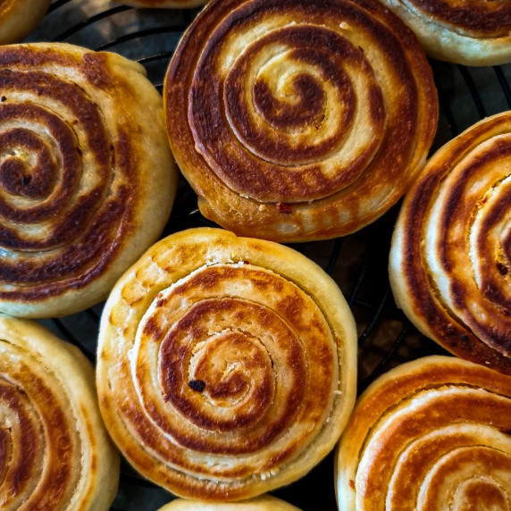 Bread rolls made in a hot skillet