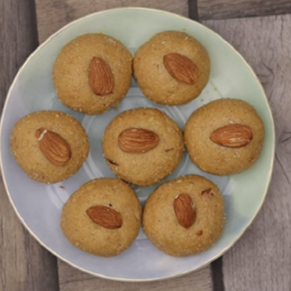 Besan Aur Suji Ke Laddu 