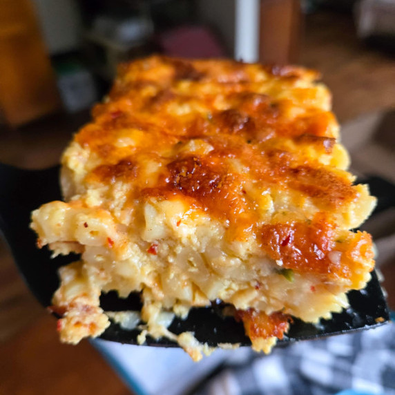 Cheesy macaroni with the most gorgeous golden crust