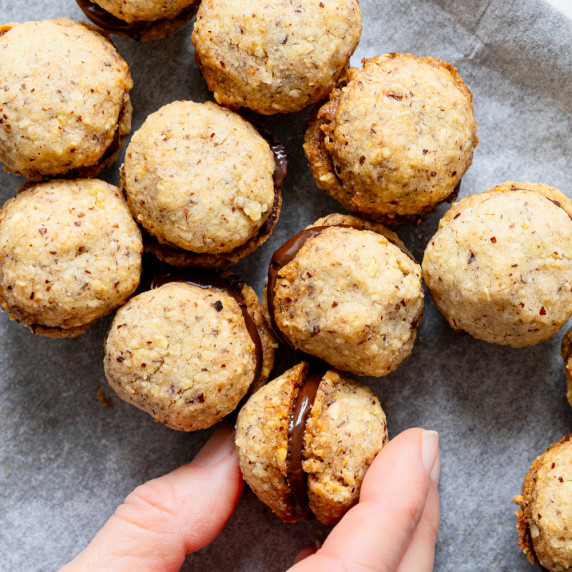 Hazelnut cookies: Italian Baci di Dama