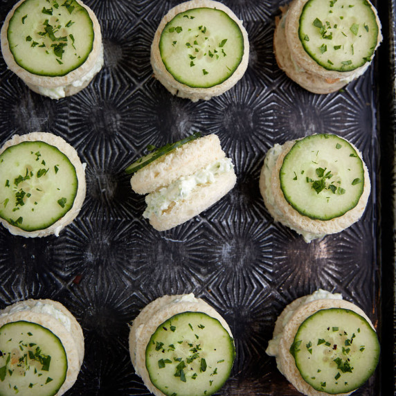  A trap with cucumber sandwiches. 