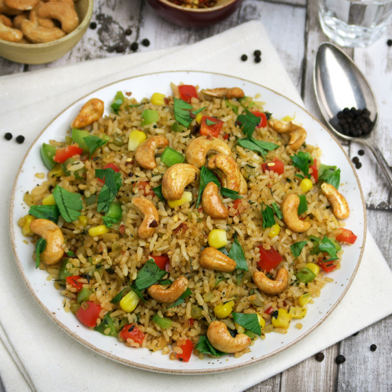 Vegan fried rice with cashews