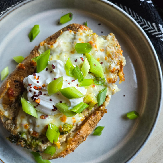 Golden russet stuffed with a creamy filling & topped with white sour cream and green onions