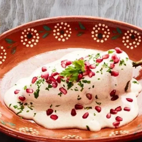 Traditional Chiles en Nogada
