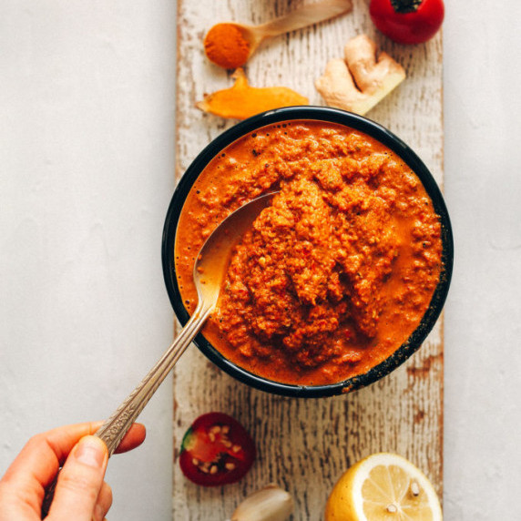 Easy Red Curry Paste (10 Minutes!)