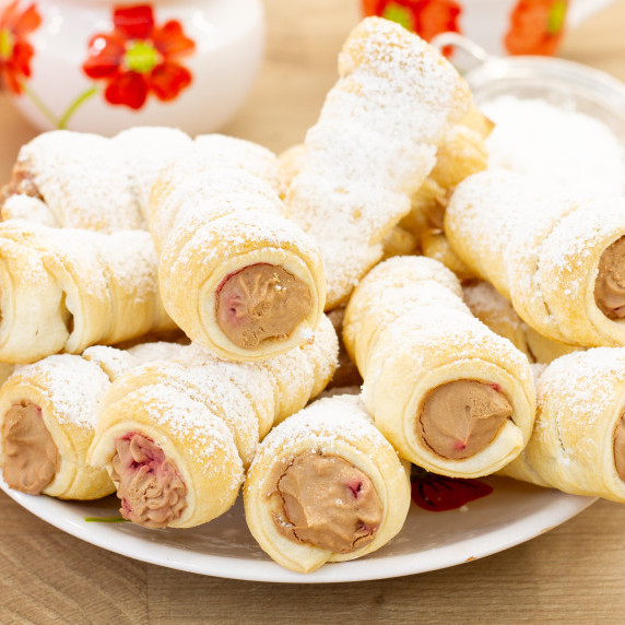 Puff pastry cannoncini