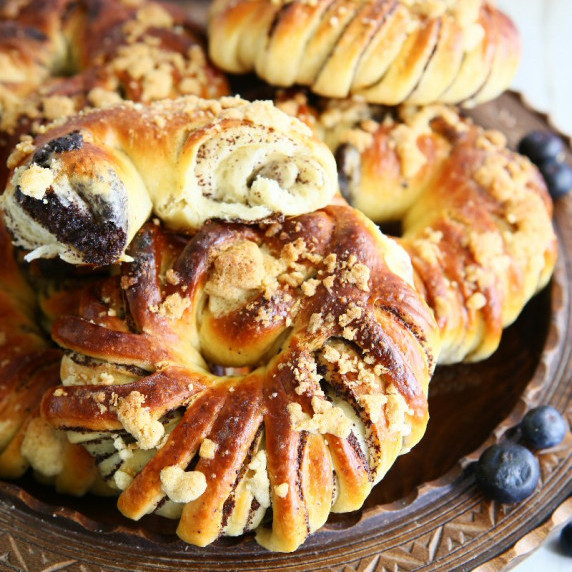 Poppy Streusel Buns