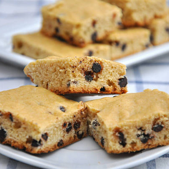 Homemade Chocolate Chip Blondies