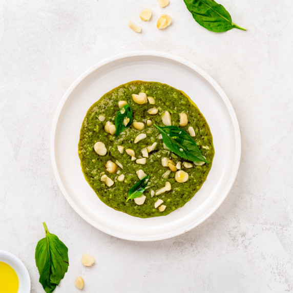 Macadamia basil pesto