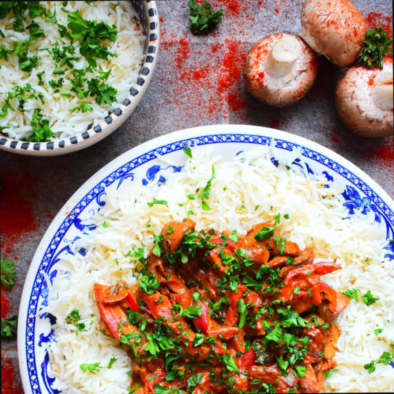 Mushroom and red pepper stroganoff on a bed of white rice