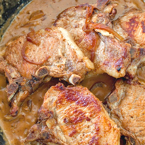 Beef broth, sour cream, onions and Worcestershire sauce make this extraordinary gravy 