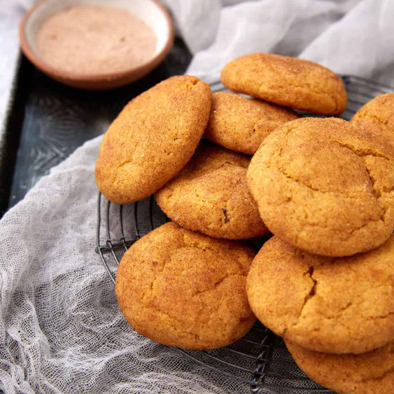 pumpkin snickerdoodles on a round rack.