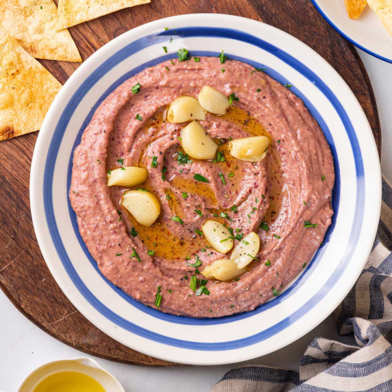 Red Kidney Bean Hummus with Roasted Garlic