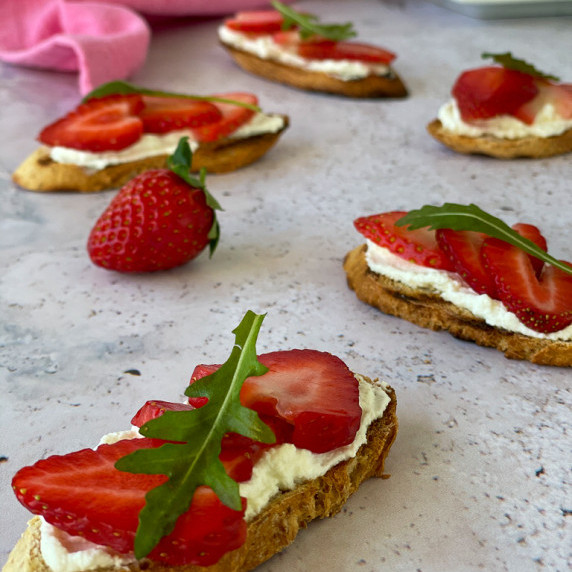 Bruschetta with Ricotta and Strawberries