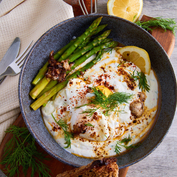Asparagus on greek yoghurt with lemon and garlic, dill, poached egg, browned butter with red pepper.