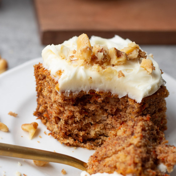 finished vegan carrot cake