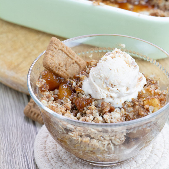 apple crumble with Biscoff cookies