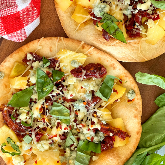 apples on pizza 