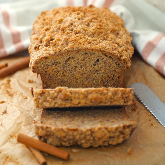 banana bread with crumble topping