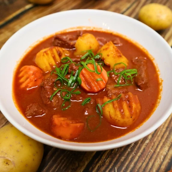 bo sot vang, beef stew with red wine