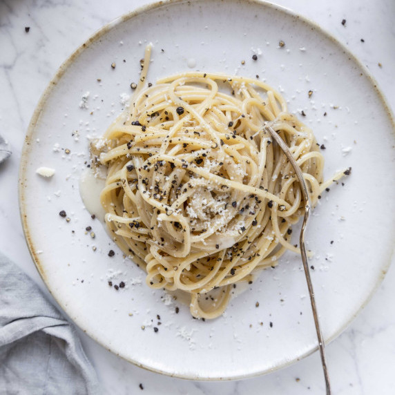 close up cacio e pepe