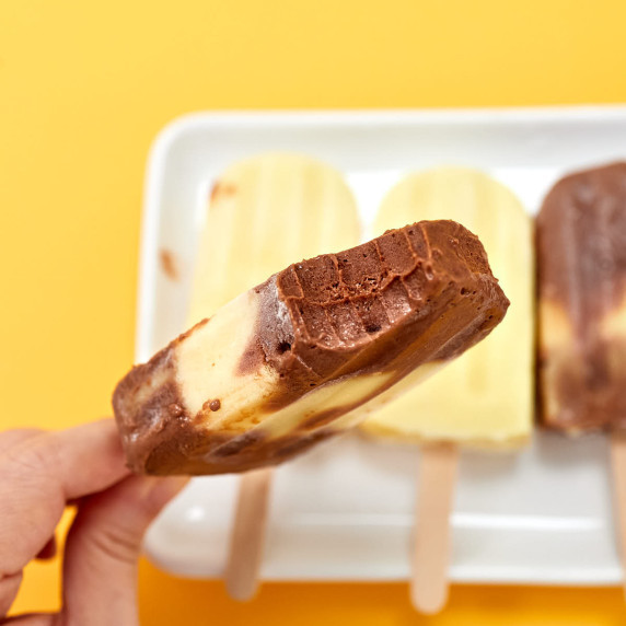 Vanilla and chocolate swirl jello pudding pop.