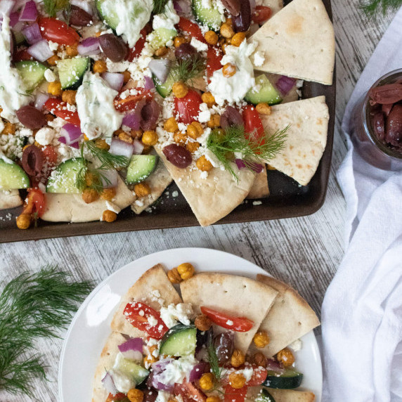 Pita nachos with veggies